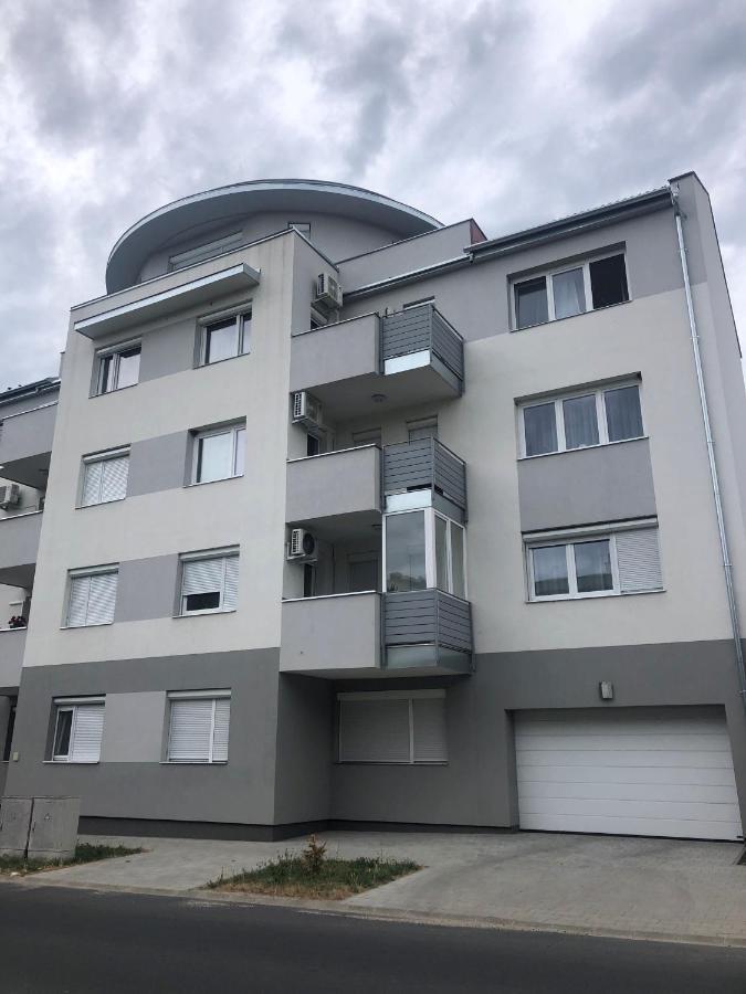 Glamour Apartman Tapolca Bagian luar foto